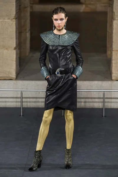 Look 30